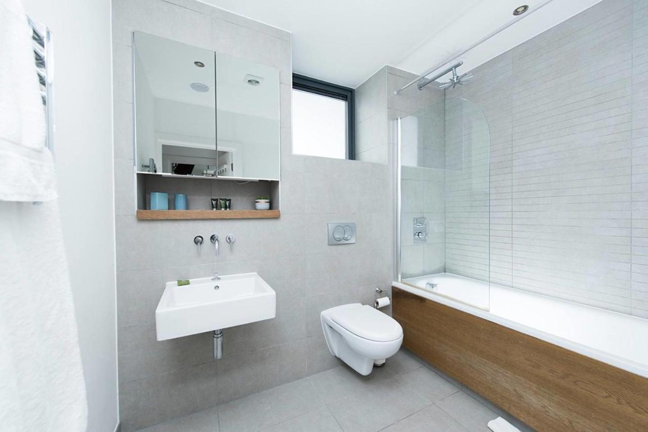 Stylish 2 Bedroom Flat With Balcony In Лондон Екстер'єр фото